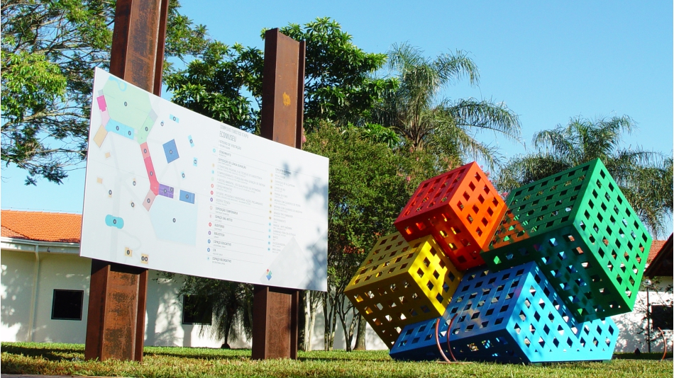 <a class='ladg' href='/portfolio/itaipu-binacional/'>Complexo Turístico Itaipu</a>